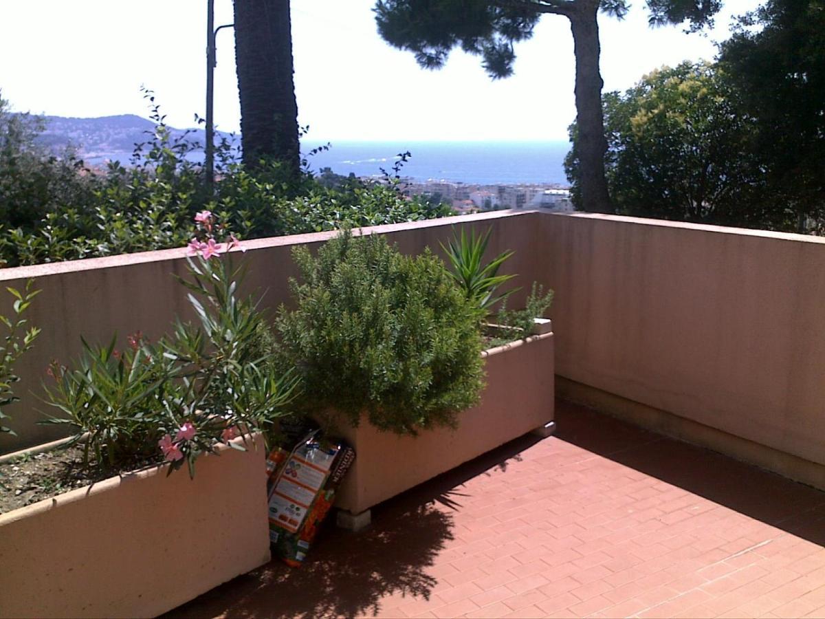 Relaxing Place With Wonderful View...Calme Avec Vue Magnifique Sur La Baie Des Anges, Mais En Campagne A 12 Minutes De La Promenade Des Anglais Nizza Kültér fotó