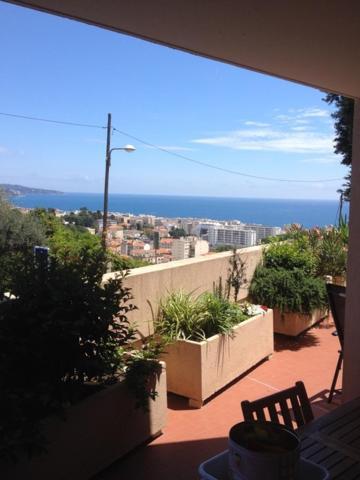 Relaxing Place With Wonderful View...Calme Avec Vue Magnifique Sur La Baie Des Anges, Mais En Campagne A 12 Minutes De La Promenade Des Anglais Nizza Kültér fotó